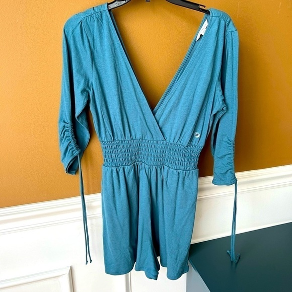 American Eagle Brand New Plunging Deep V Cotton Romper Size XS Romantic - Picture 1 of 4